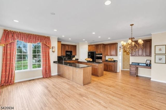 17 Bedford Dr, Bernards Twp., NJ 07920