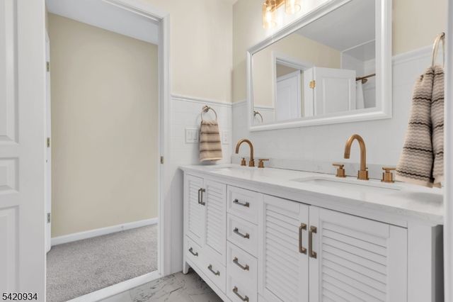 17 Bedford Dr, Bernards Twp., NJ 07920