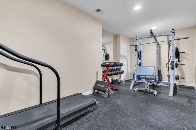 17 Bedford Dr, Bernards Twp., NJ 07920