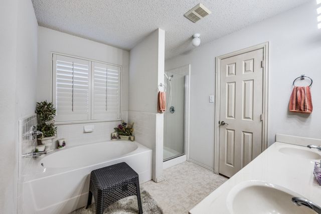 1606 Cancun Drive, Mansfield, TX 76063