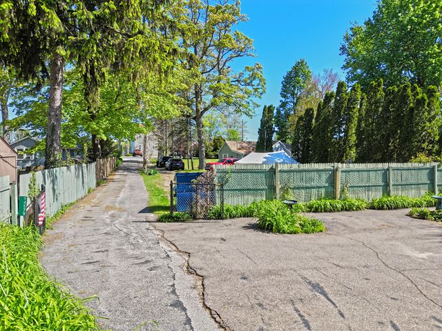 94579 County Road 690, Dowagiac, MI 49047