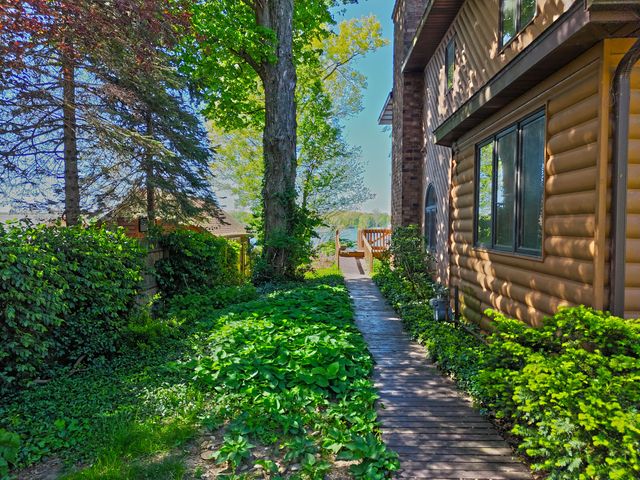 94579 County Road 690, Dowagiac, MI 49047