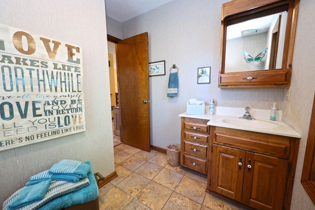 94579 County Road 690, Dowagiac, MI 49047