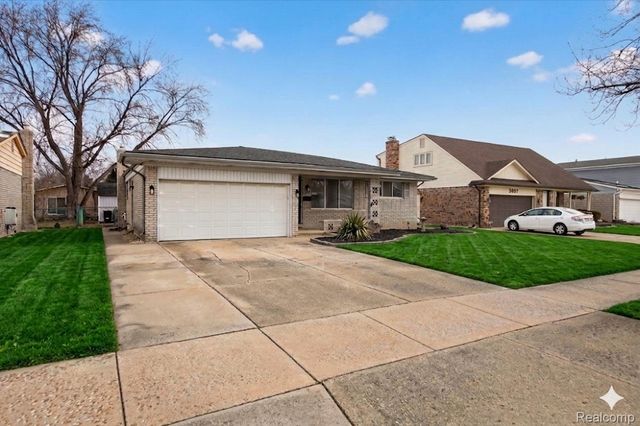 2995 Groves Drive, Sterling Heights, MI 48310