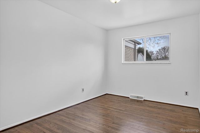 2995 Groves Drive, Sterling Heights, MI 48310