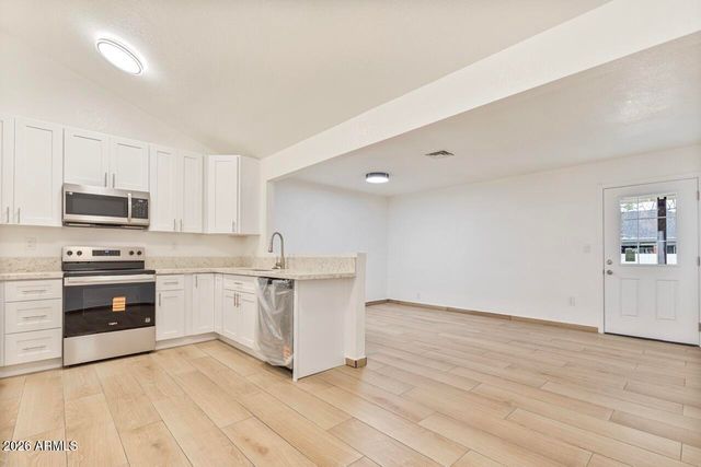 5645 W MESCAL Street, Glendale, AZ 85304