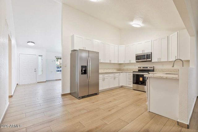 5645 W MESCAL Street, Glendale, AZ 85304