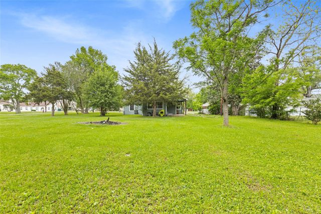 621 Fisher Street, New Waverly, TX 77358
