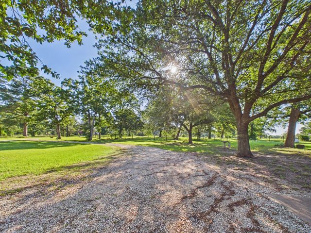 12 Harding Road, Huntsville, TX 77340