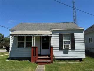 2097 E McLean Avenue, Burton, MI 48529