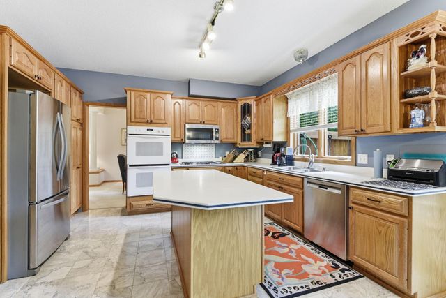 1266 Deerwood Drive, Eagan, MN 55123