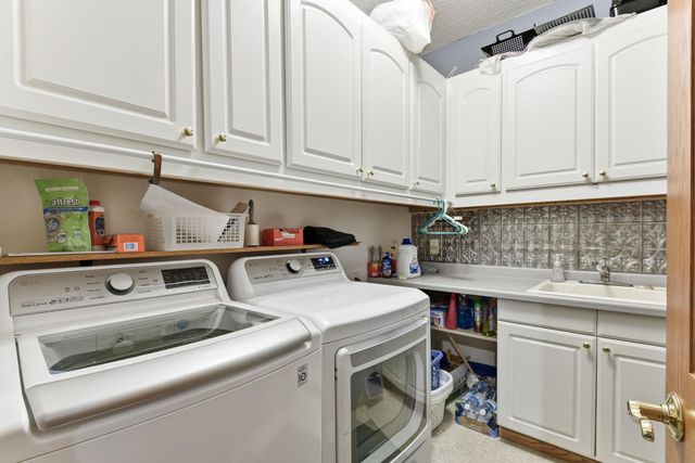 1266 Deerwood Drive, Eagan, MN 55123