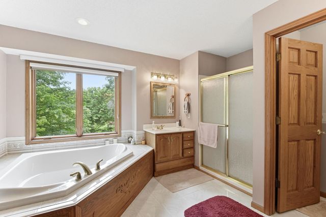 1266 Deerwood Drive, Eagan, MN 55123