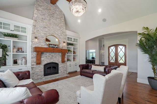 1190 North Elmhurst Road, Springfield, MO 65802