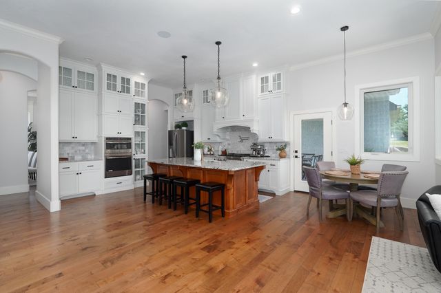 1190 North Elmhurst Road, Springfield, MO 65802