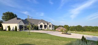1190 North Elmhurst Road, Springfield, MO 65802