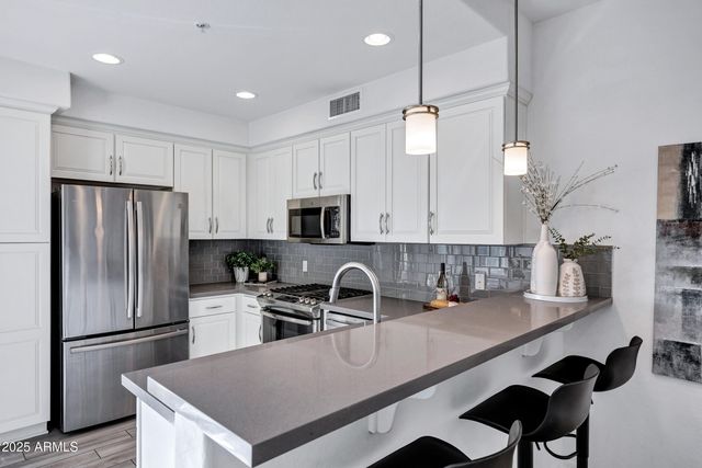 17850 N 68TH Street N 2063, Phoenix, AZ 85054