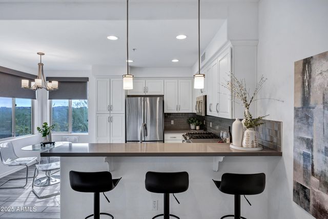 17850 N 68TH Street N 2063, Phoenix, AZ 85054