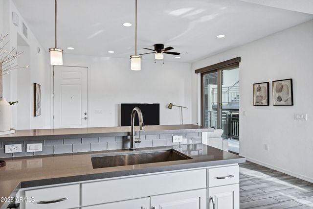 17850 N 68TH Street N 2063, Phoenix, AZ 85054