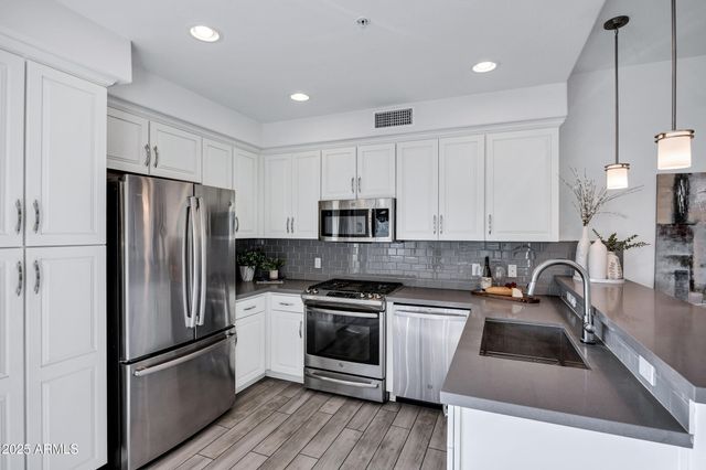 17850 N 68TH Street N 2063, Phoenix, AZ 85054