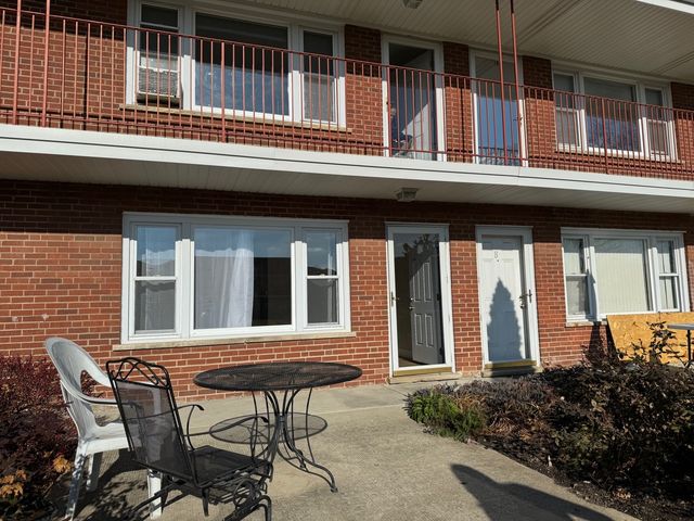 1105 Holiday Lane 7, Des Plaines, IL 60016
