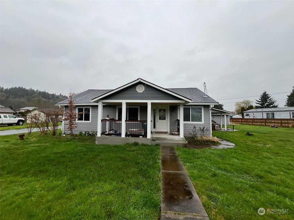 215 3rd Avenue N, Algona, WA 98001