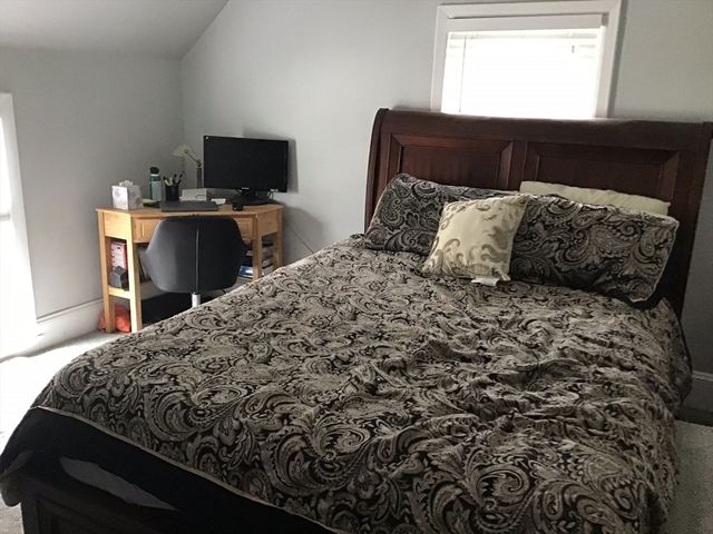 17 Grove St, Woburn, MA 01801