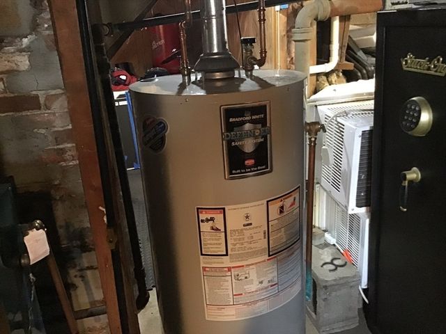 17 Grove St, Woburn, MA 01801