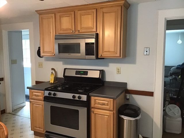 17 Grove St, Woburn, MA 01801