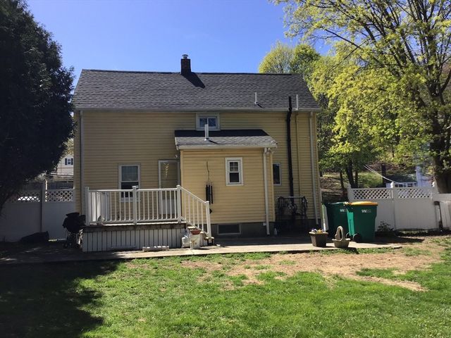 17 Grove St, Woburn, MA 01801