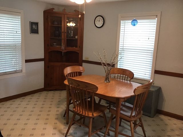 17 Grove St, Woburn, MA 01801