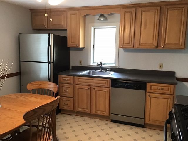 17 Grove St, Woburn, MA 01801