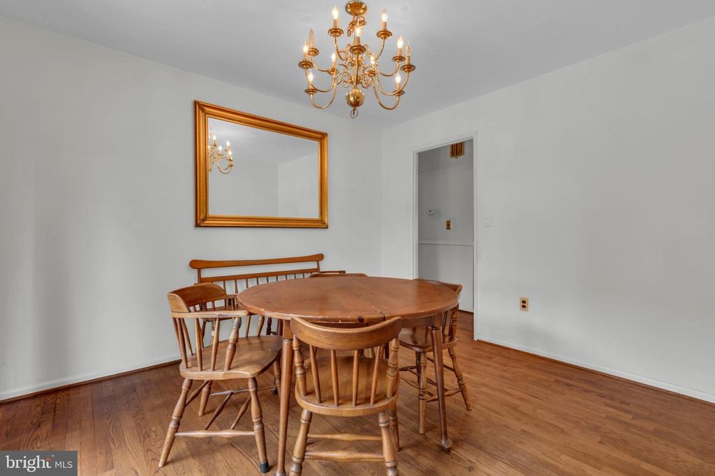 Image 13 of property listing at 1554 LONG POINT RD, Pasadena, MD 21122