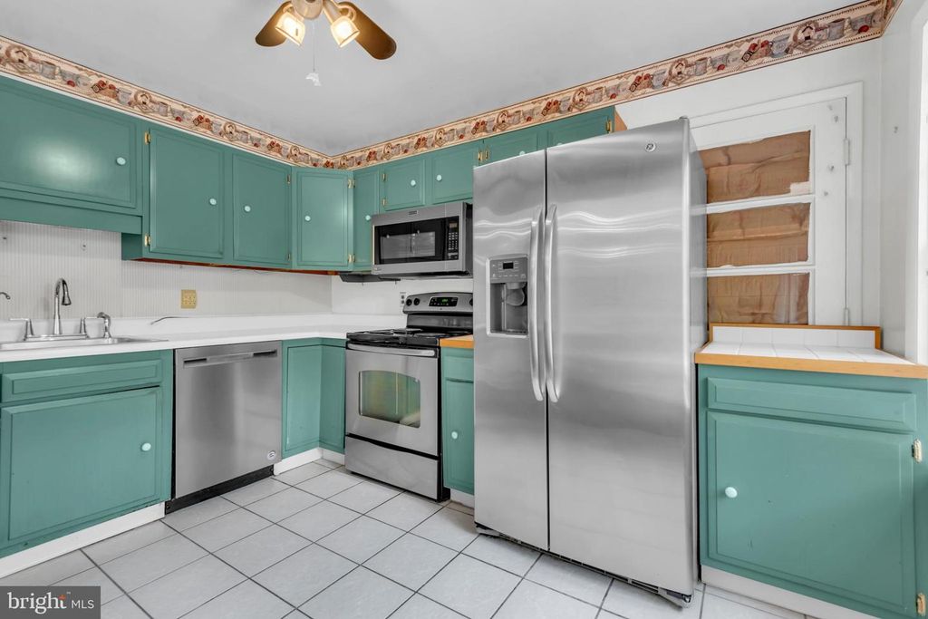 Image 16 of property listing at 1554 LONG POINT RD, Pasadena, MD 21122