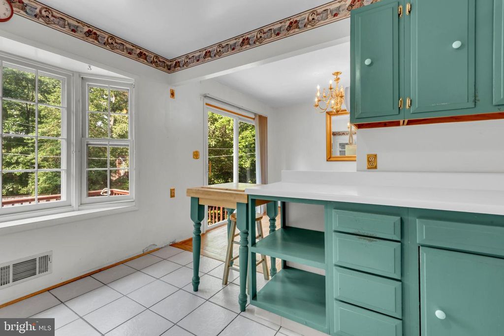 Image 18 of property listing at 1554 LONG POINT RD, Pasadena, MD 21122