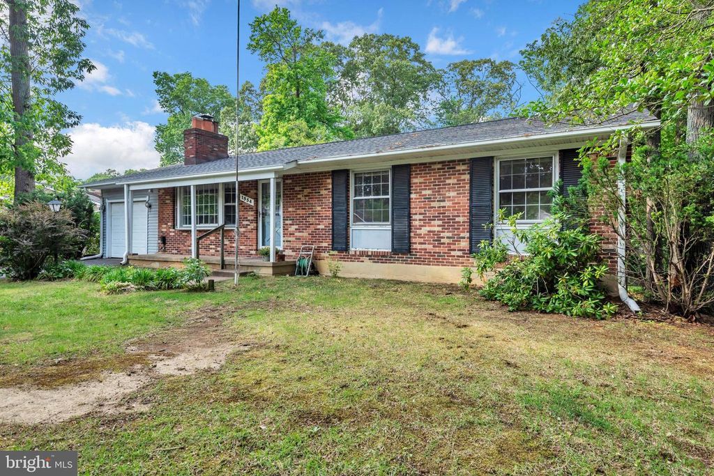 Image 2 of property listing at 1554 LONG POINT RD, Pasadena, MD 21122