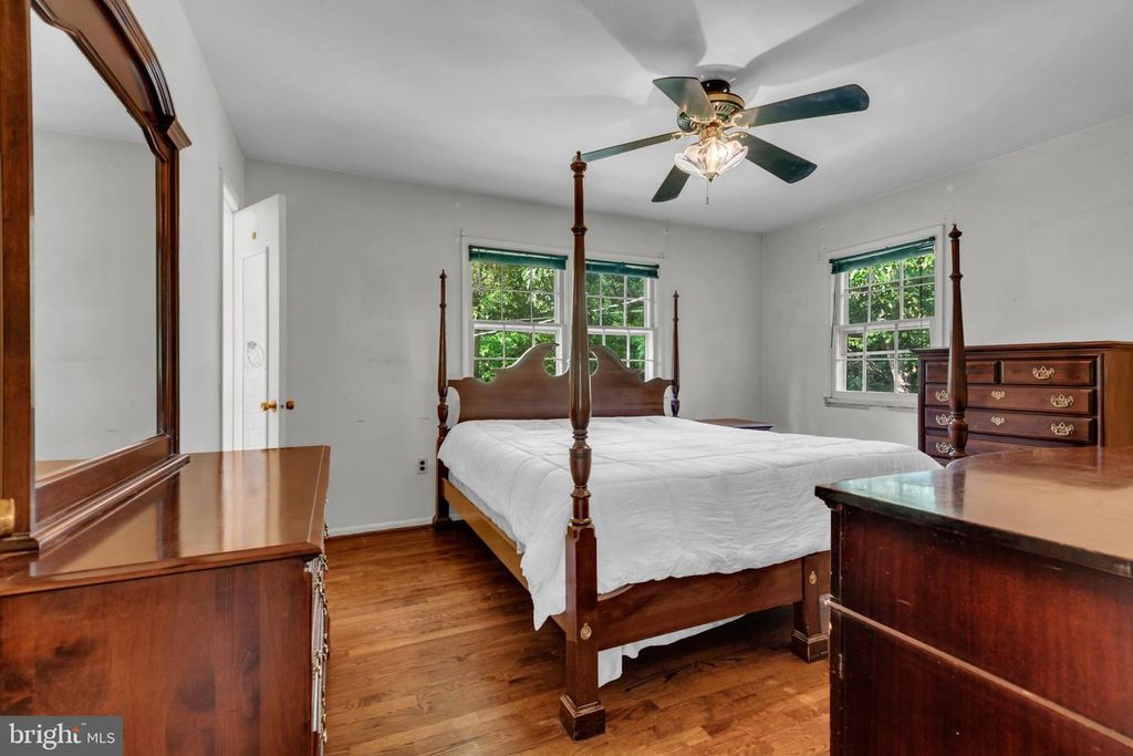 Image 21 of property listing at 1554 LONG POINT RD, Pasadena, MD 21122