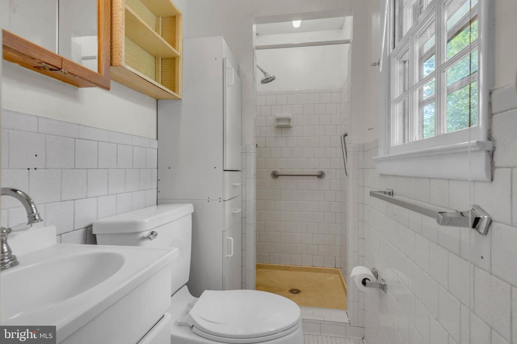 Image 23 of property listing at 1554 LONG POINT RD, Pasadena, MD 21122