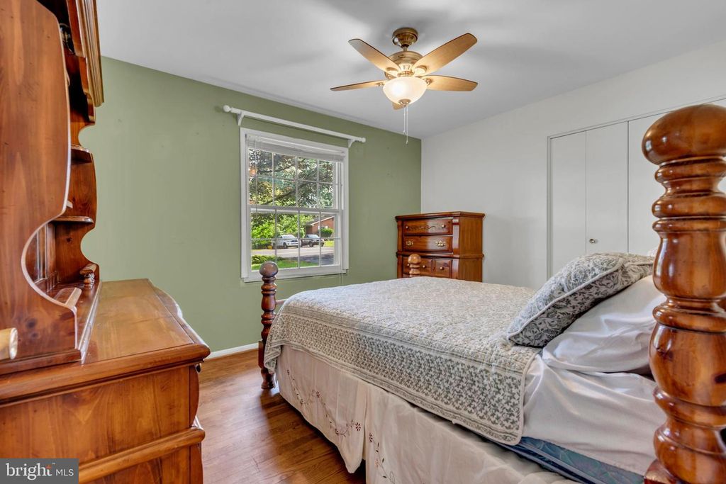Image 26 of property listing at 1554 LONG POINT RD, Pasadena, MD 21122