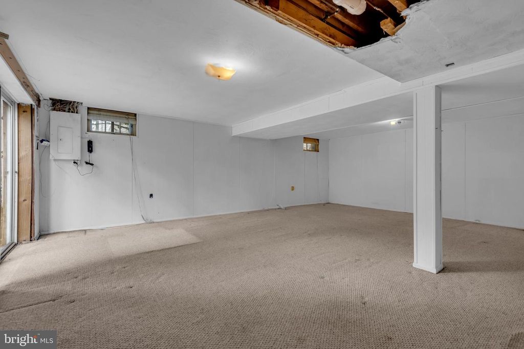 Image 27 of property listing at 1554 LONG POINT RD, Pasadena, MD 21122
