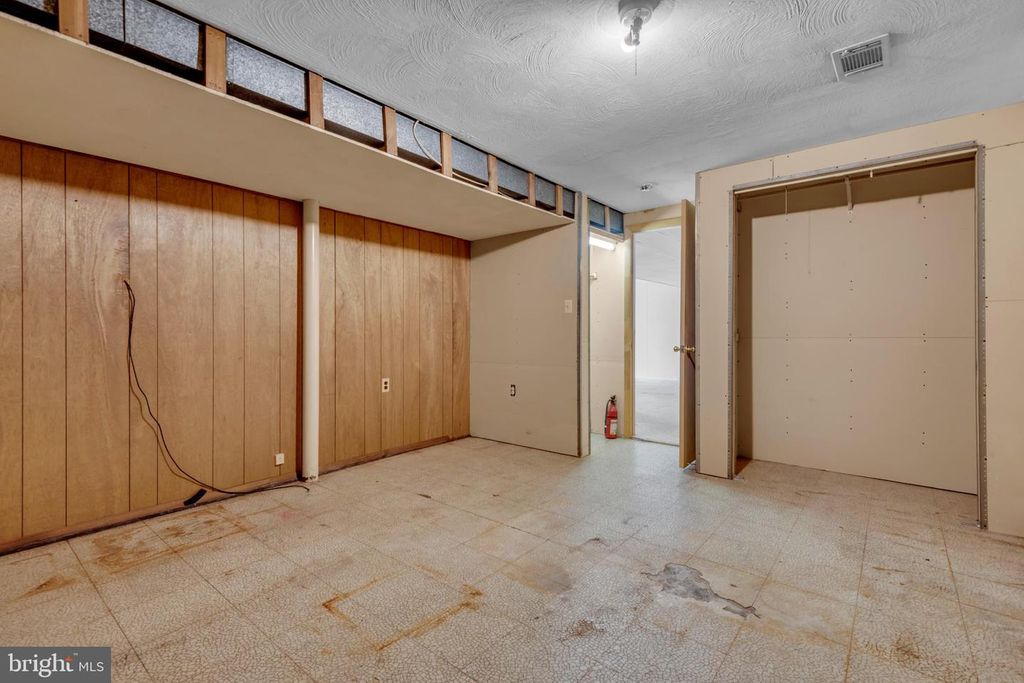 Image 29 of property listing at 1554 LONG POINT RD, Pasadena, MD 21122