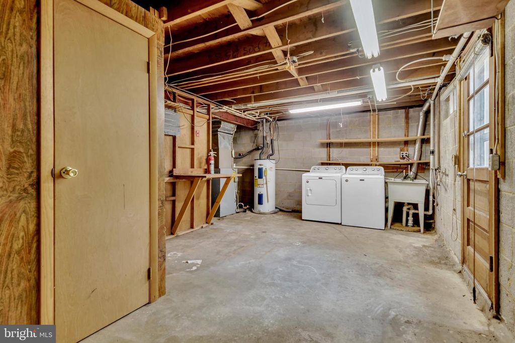 Image 30 of property listing at 1554 LONG POINT RD, Pasadena, MD 21122