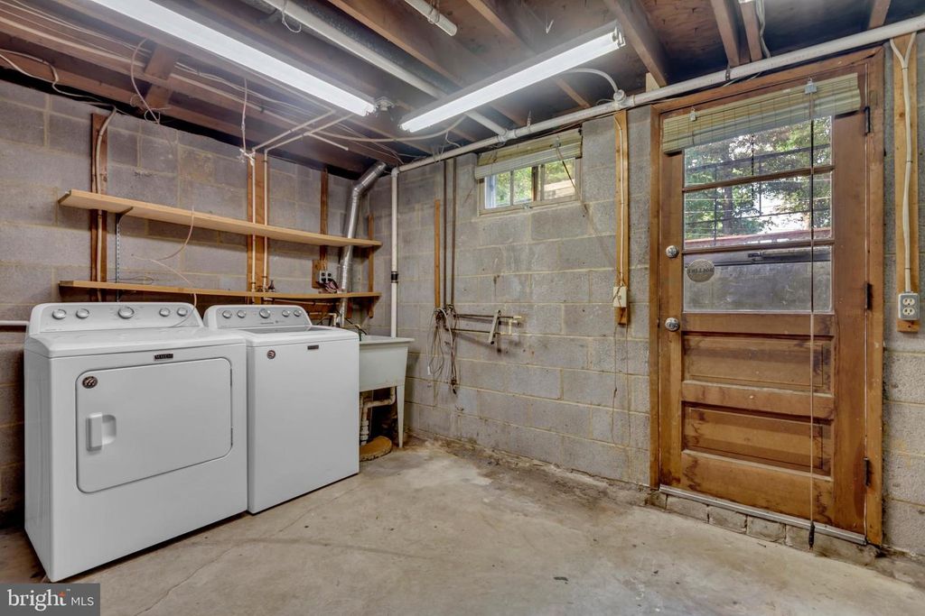 Image 31 of property listing at 1554 LONG POINT RD, Pasadena, MD 21122
