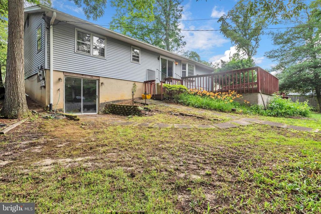 Image 33 of property listing at 1554 LONG POINT RD, Pasadena, MD 21122