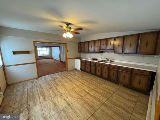 4 TRENTON, Mahanoy City, PA 17948