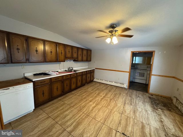 4 TRENTON, Mahanoy City, PA 17948