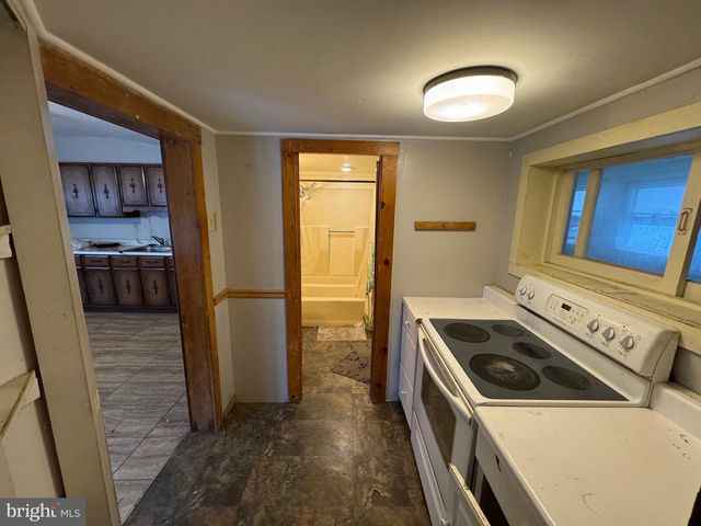 4 TRENTON, Mahanoy City, PA 17948