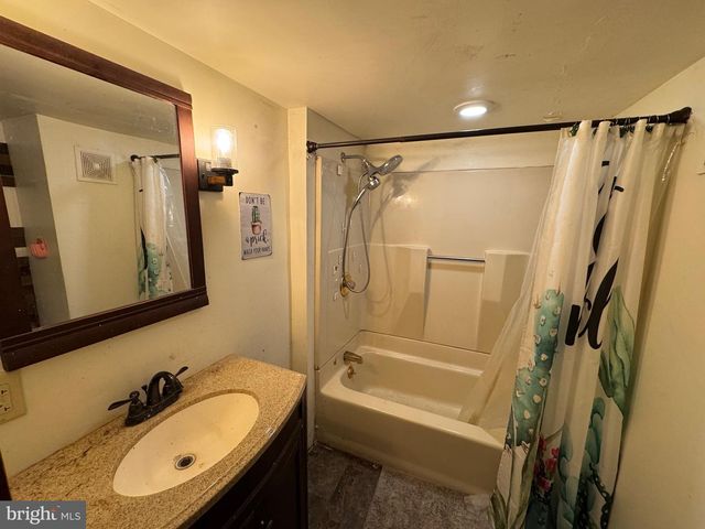 4 TRENTON, Mahanoy City, PA 17948