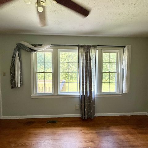 2625 Wartrace Hwy, Pleasant Shade, TN 37145