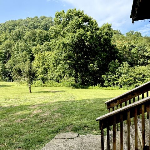 2625 Wartrace Hwy, Pleasant Shade, TN 37145
